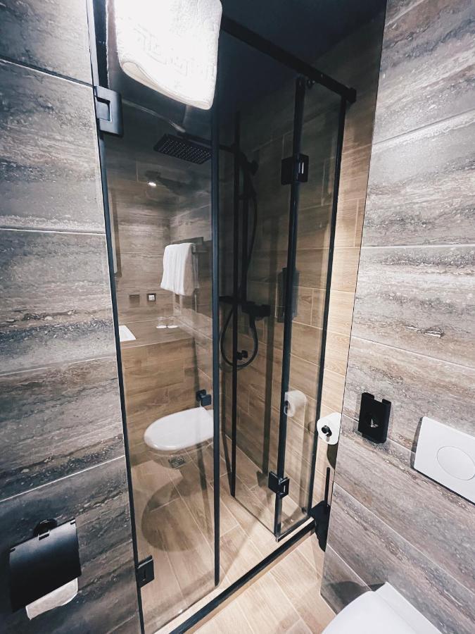 Iq Hotel 3*