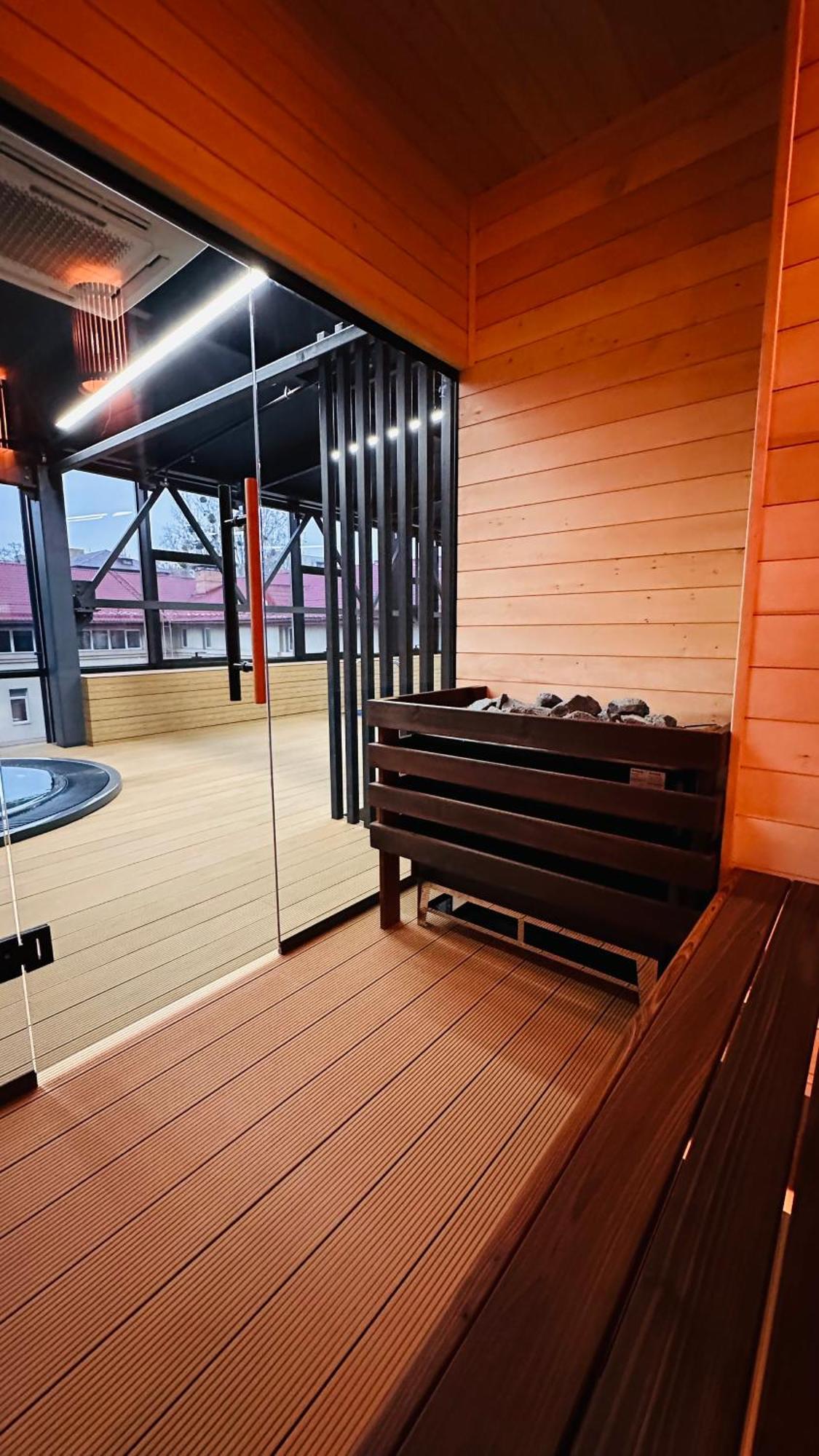 Iq Hotel 3*